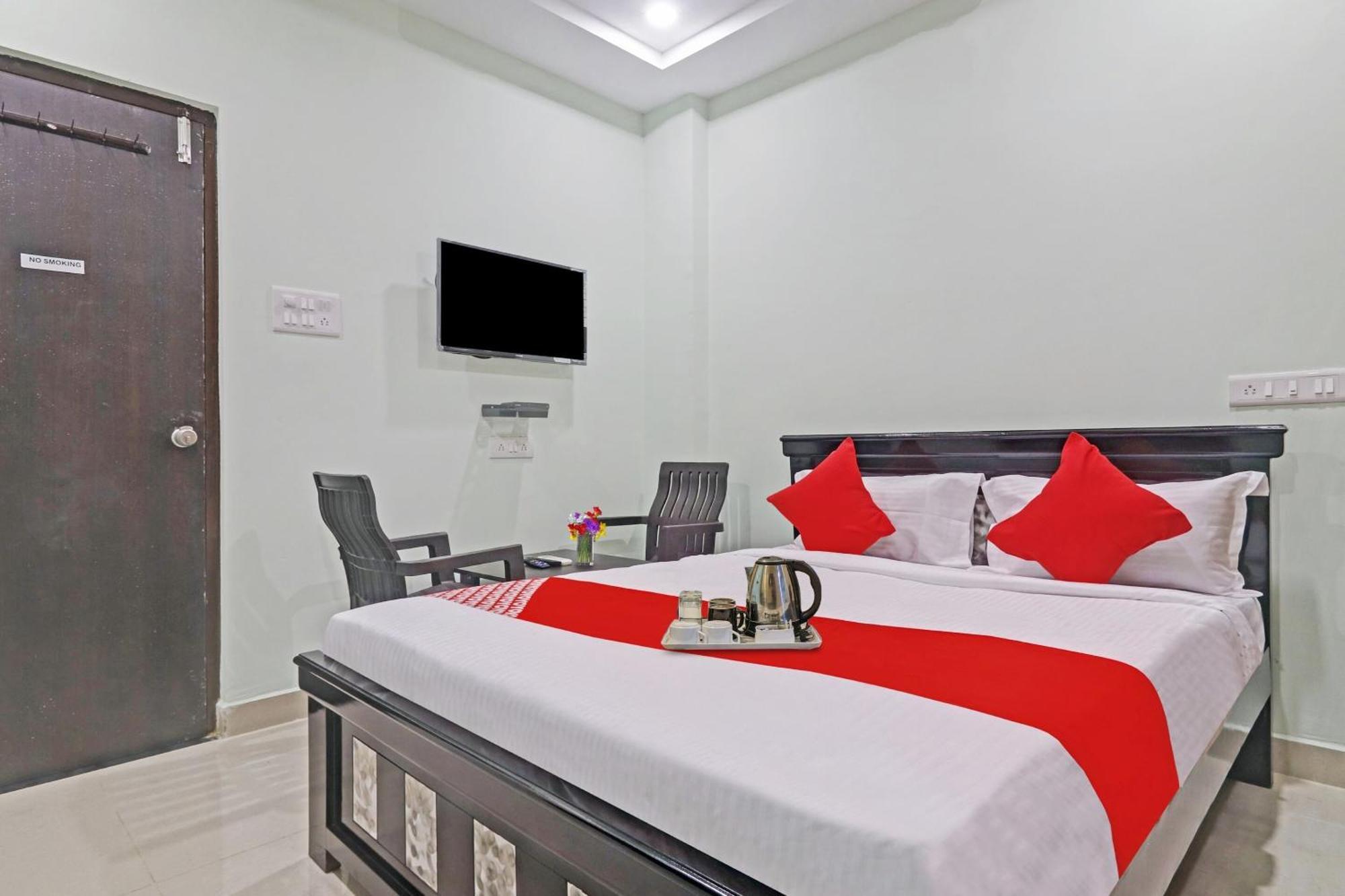 Hotel O Hanuma Residency Sururnagar Buitenkant foto