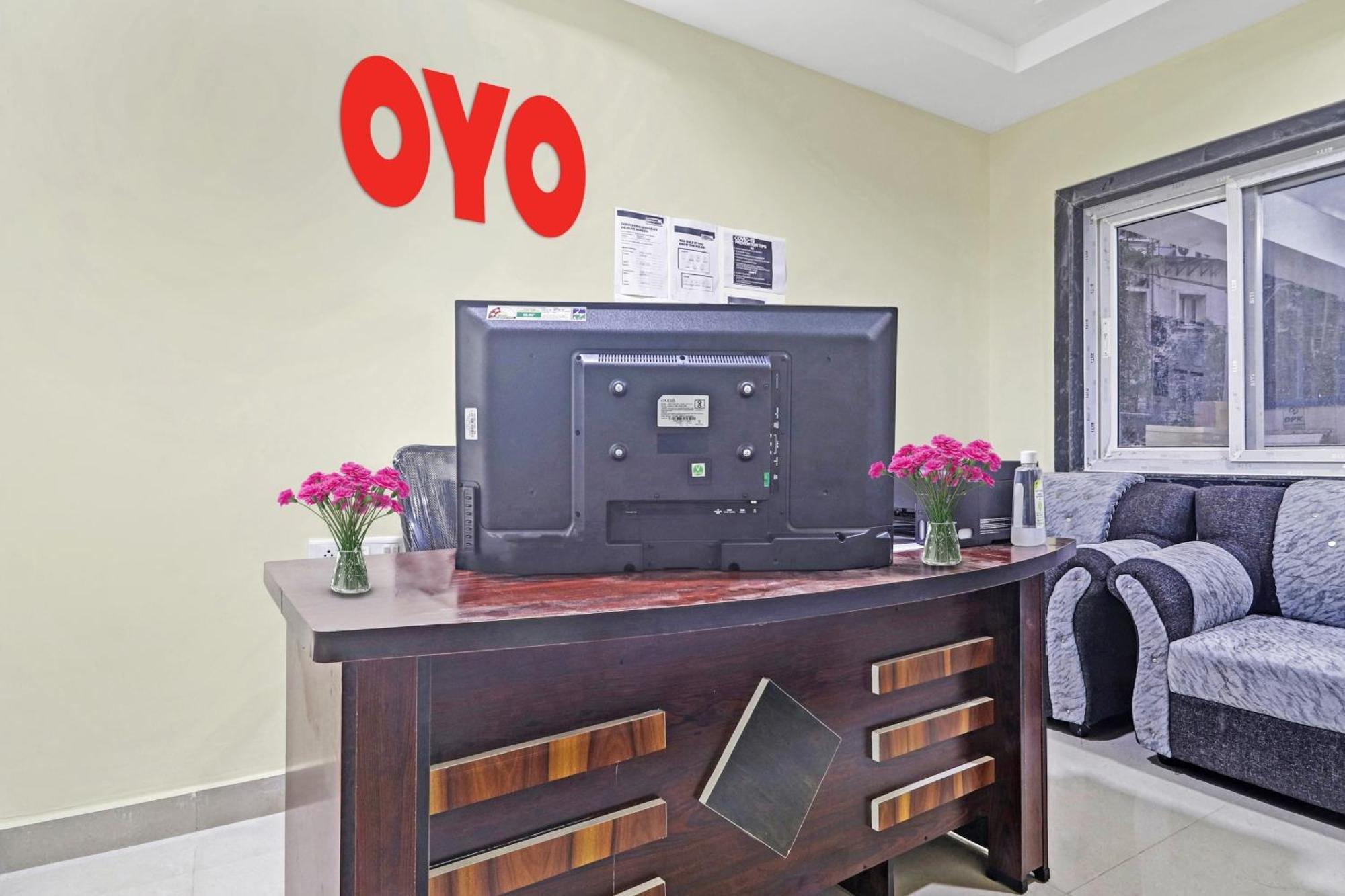 Hotel O Hanuma Residency Sururnagar Buitenkant foto