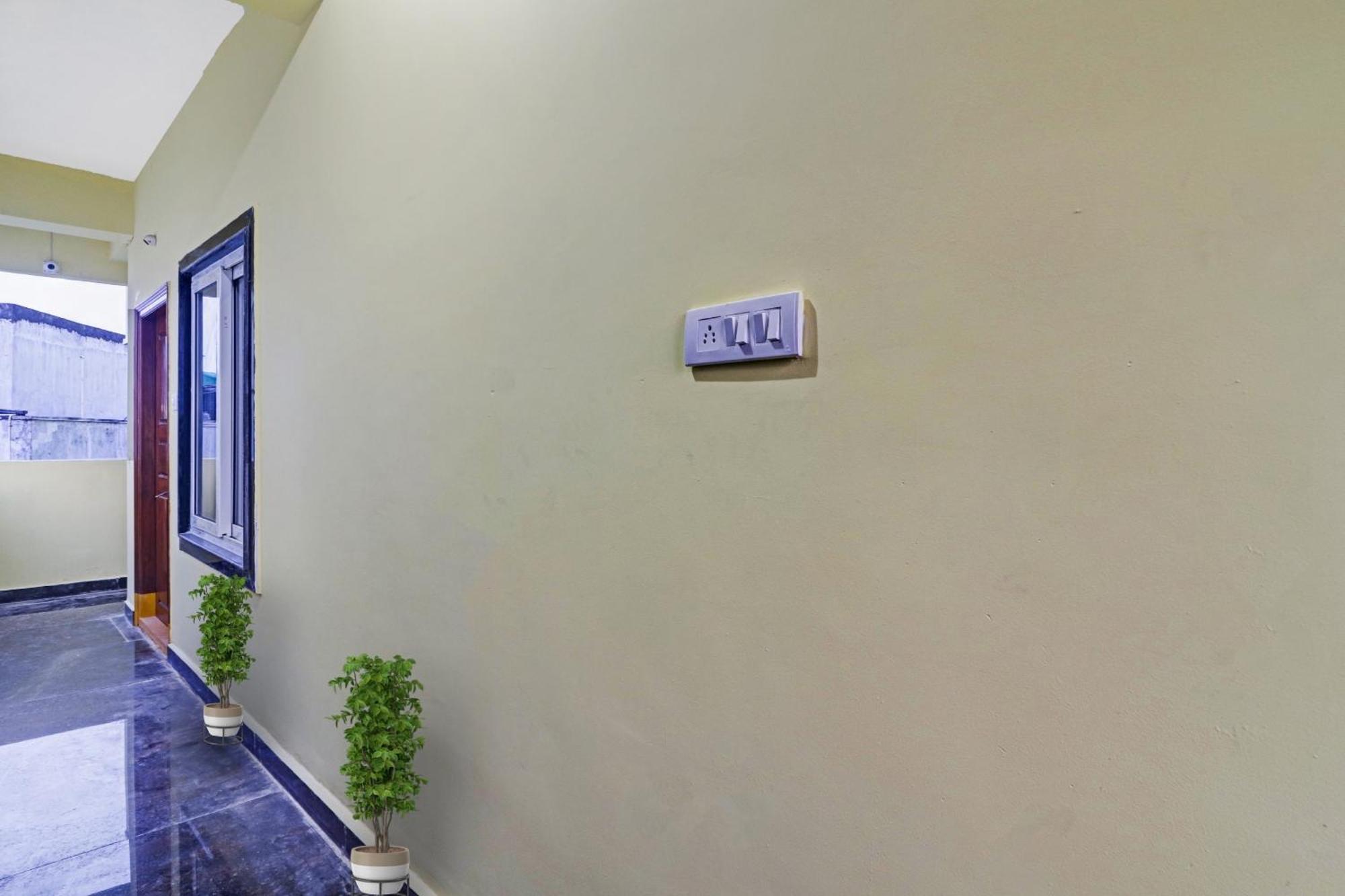 Hotel O Hanuma Residency Sururnagar Buitenkant foto